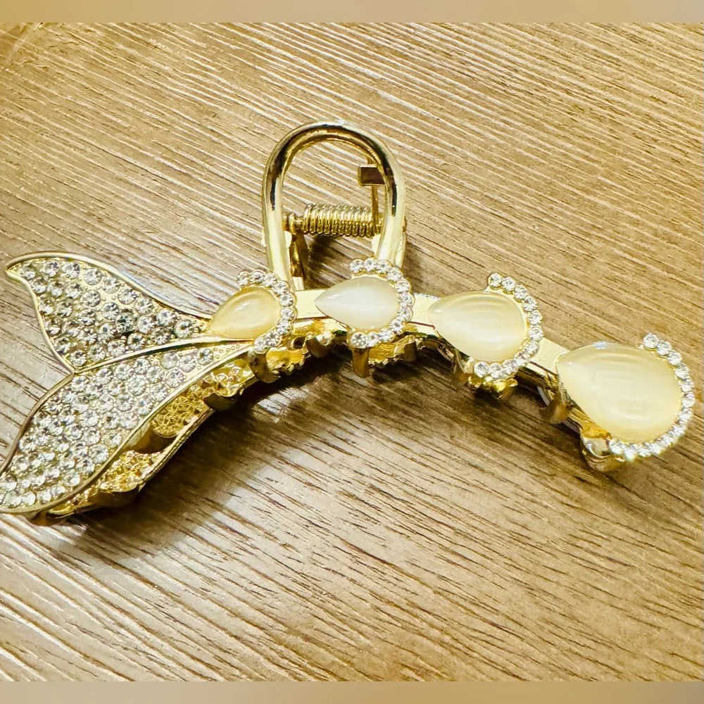 Ipetboom. 1 fish tail shaped hair clip, fashionable hair clip for women 1 piece.